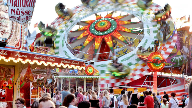Der Jacobimarkt Neugersdorf zieht jedes Jahr Tausende Besucher an, als größtes Volksfest in der Region.