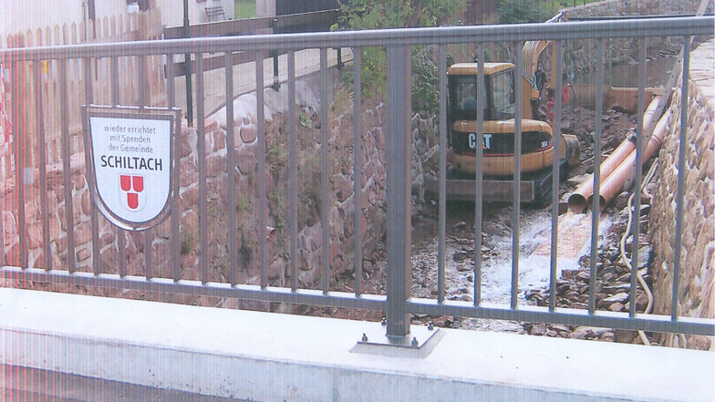 Ein sichtbares Zeichen der Schiltacher Aufbauhilfe nach dem Hochwasser 2002 in Geising.