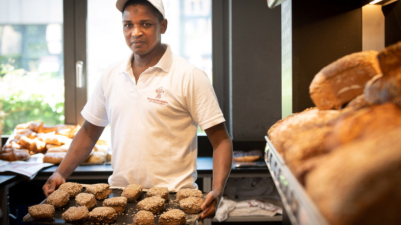 Moussa Dialle hat seine Ausbildung zum Bäcker im Dresdner Backhaus erfolgreich gemeistert.