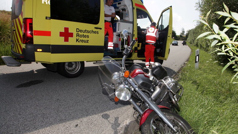 Ein 70-Jähriger stürzte mit seiner BMW auf der Strecke von Falkenhain ins Müglitztal. Kurz zuvor verletzte sich in der Nähe ein 22-Jähriger schwer.