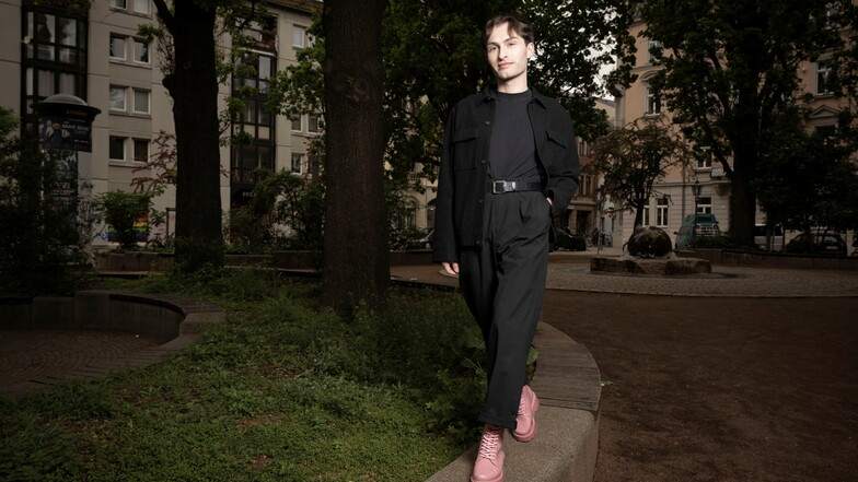 Für den Modeblogger Mister Matthew aus Dresden ist der CSD ein Ort, an dem die queere Community trotz ihrer Unterschiedlichkeiten zusammenkommt. "Sei, wer du bist, lieb, wen du willst" ist für ihn das Motto des Festes.