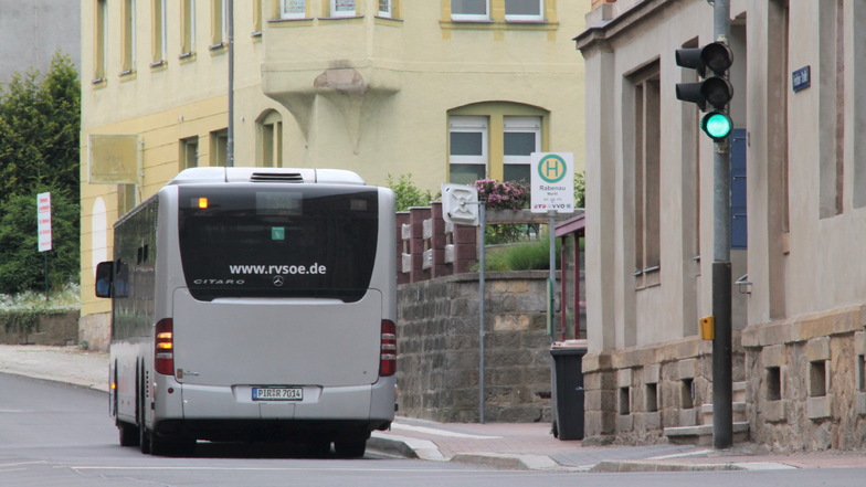 An dieser Haltestelle in der Nähe des Rabenauer Marktes steigen Busfahrgäste zu, wenn sie nach Freital chauffiert werden möchten.