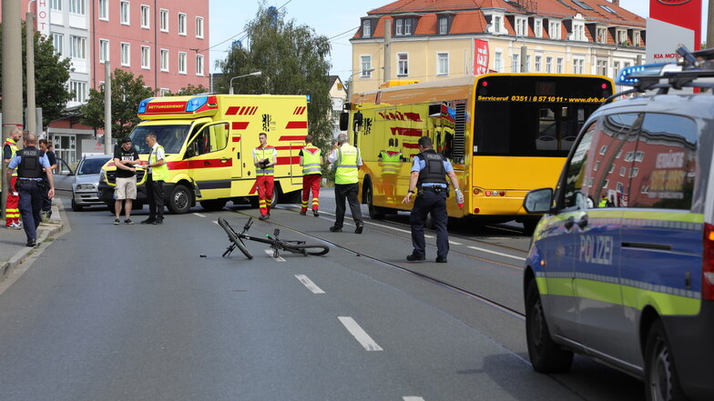 Auf der Hamburger Straße kam es zu dem schweren Unfall. Die Straße musste gesperrt werden.