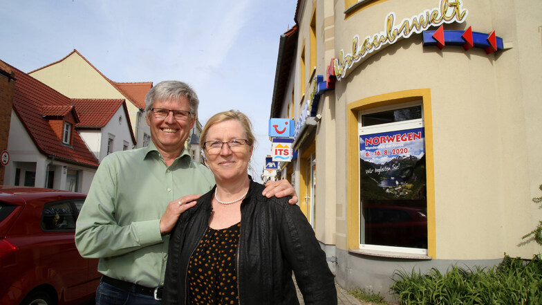 Katrin und Hubert Hille betreiben in Niesky seit 30 Jahren die Reiseagentur Niesky.
Sie haben schon einige Krisen durchgestanden und wollen jetzt auch Corona überstehen.