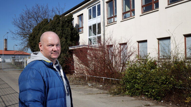 Am Platz soll es nicht scheitern: Der Riesaer Autohändler Markus Seifert schlägt vor, ein ihm gehörendes früheres Laborgebäude als Riesaer Obdachlosenheim zu verwenden.