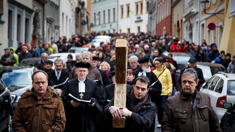 Die Kreuzwegprozession am Karfreitag durch die Görlitzer Alt- und Nikolaivorstadt ist eine der größten öffentlichen Zeugnisse der Kirchen in jedem Jahr.