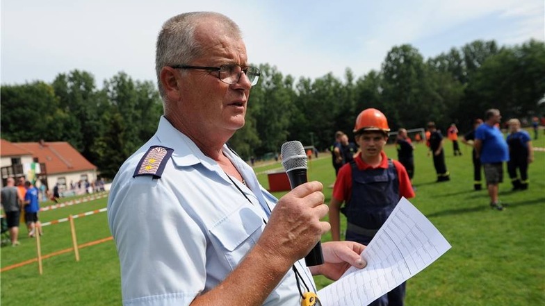 Hältalle Fäden in der Hand: Christian Krause, Leiter vom Feuerwehrverein Klitten.