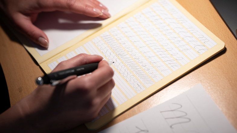 Wie ein Erstklässler musste Antje Pouva wieder lernen, wie bestimmte Buchstaben geschrieben werden.