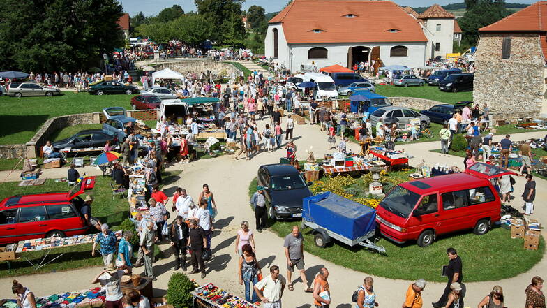 Auf diesen Anblick wird man auch in diesem Jahr verzichten müssen: der Trödelmarkt auf dem Gelände des Barockschlosses in Königshain.