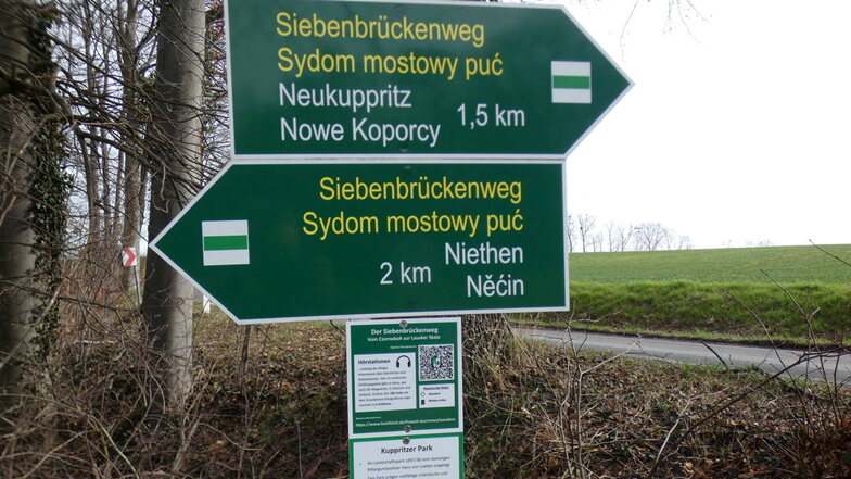 So wie hier am Eingang zum Kuppritzer Park sollen bis Ostern auf der gesamten Strecke des Siebenbrücken-Wanderwegs durch Hochkirch Hörstationen installiert werden.