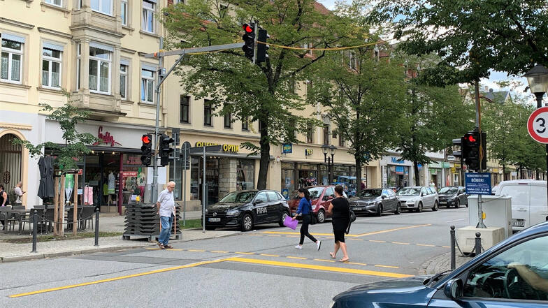 Neue Ampel an der Breiten Straße in Pirna: sicherer Übergang für Fußgänger.