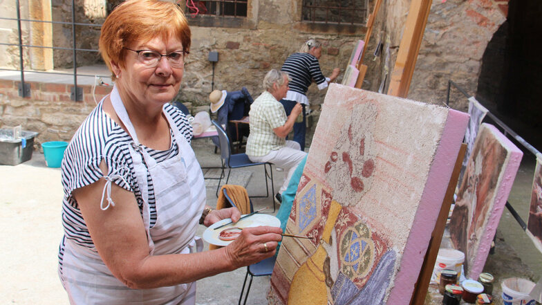 Mit der Technik des Freskos beschäftigte sich Ludmila Biesold im Sommerkurs des Bautzener Kunstvereins, der in der Mönchskirchruine stattfand. Ihr Bild ist einem Gemälde von Giotto nachempfunden.