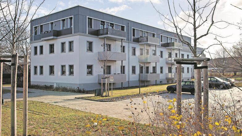 Die Wohnungsgenossenschaft will 2019/2020 an der Weßnitzer Straße komplett neu bauen. Vorbild ist das vollsanierte ehemalige IfL-Wohnheim am Bobersberg.