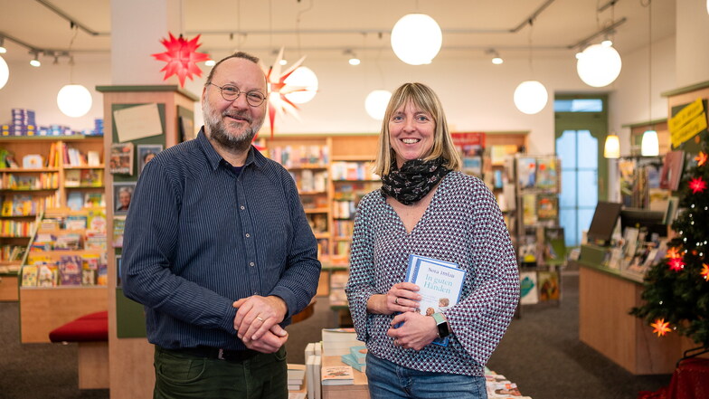 Uwe Bartsch wird ab Frühjahr Filialleiter der Comenius-Buchhandlung. Seine Vorgängerin Anja Sorkalle macht sich mit einer eigenen Buchhandlung in Schirgiswalde selbstständig.