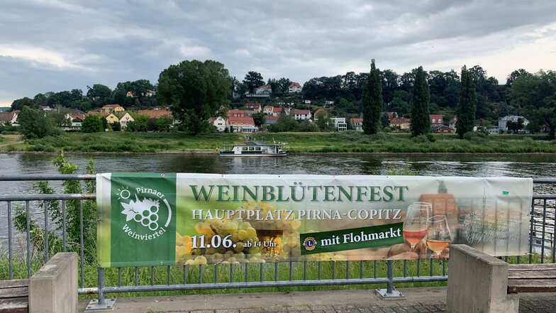 Solch ein Banner haben Unbekannte am Fähranleger in Pirna vor Kurzem gestohlen.