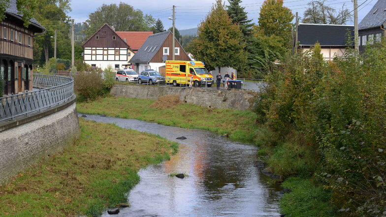 In diesem Bereich der Mandau in Großschönau hat die Frau im Wasser gelegen.