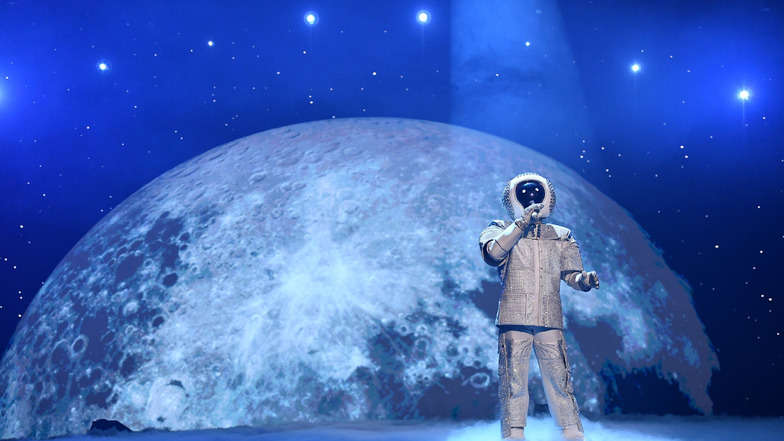Der "Astronaut" trat für das "Gastland Mond" in Stefan Raabs Show "Free European Song Contest" an.