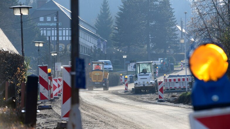Der Bau der Hauptstraße hinauf zur Lausche in Waltersdorf ist zum größten Teil geschafft. Beendet ist das Projekt aber noch längst nicht.