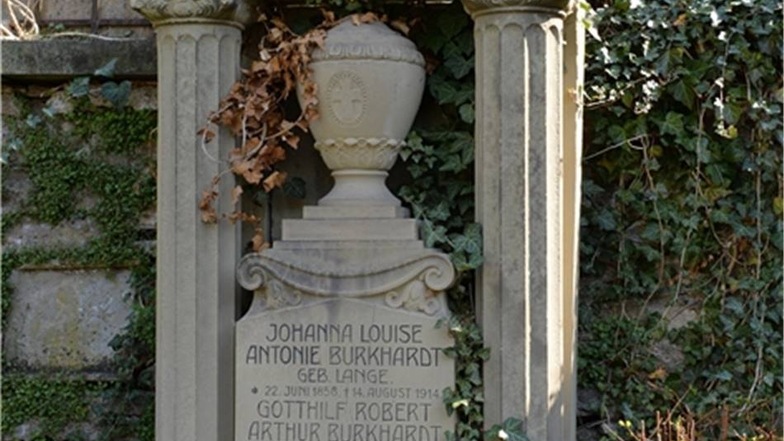 Die Grabstätte des Unternehmers Arthur Burkhardt.