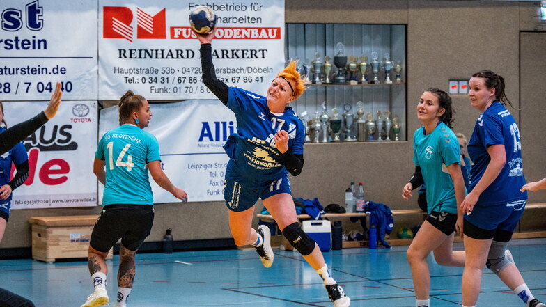 Sandra Pohl (am Ball) erzielte im Spiel beim HC Rödertal II acht Tore.