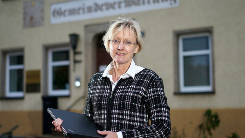 Kathrin Gessel zieht als neue Bürgermeisterin in die Gemeindeverwaltung von Steinigtwolmsdorf ein.