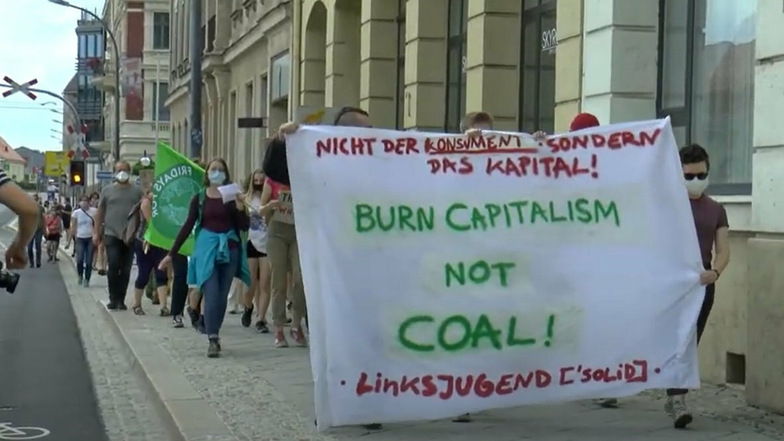 Dieses Banner der Linksjugend war am Freitag bei der Fridays-for-Future-Demo in Görlitz zu sehen.