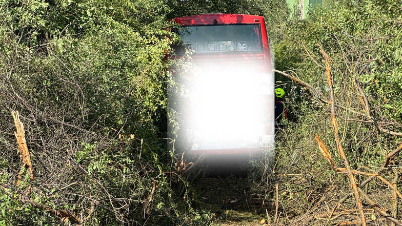 Auf der A72 ist es zu einem Bus-Unfall gekommen.