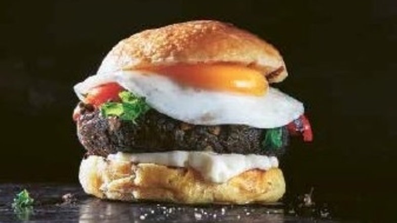 Sieht lecker aus: Ein Hamburger mit Bohnenmus statt Fleisch.