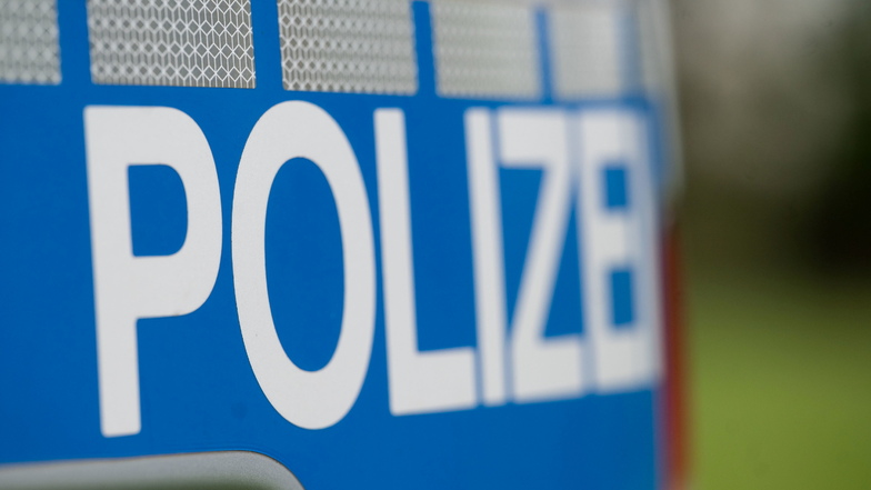 Regio überfährt leeren Kinderwagen im Gleis - Polizei sucht Zeugen