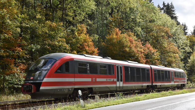 Die Deutsche Bahn ist wieder zwischen Glashütte und Altenberg unterwegs.