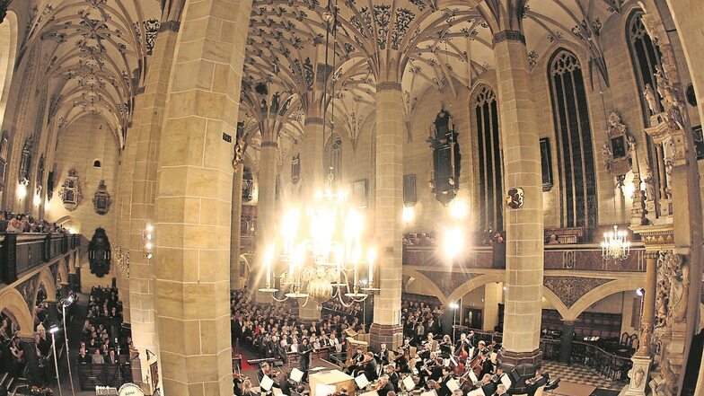Eine gut gefüllte Pirnaer Marienkirche: Das MDR Sinfonieorchester überzeugte nicht nur musikalisch.