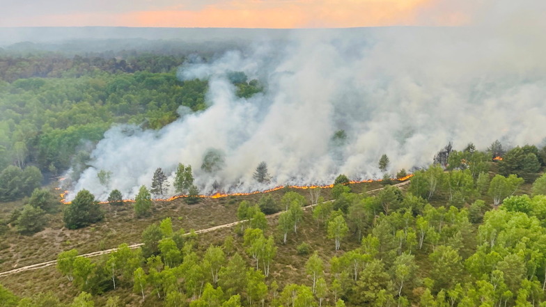 Waldbrand: Weiterhin angespannte Lage bei Jüterbog