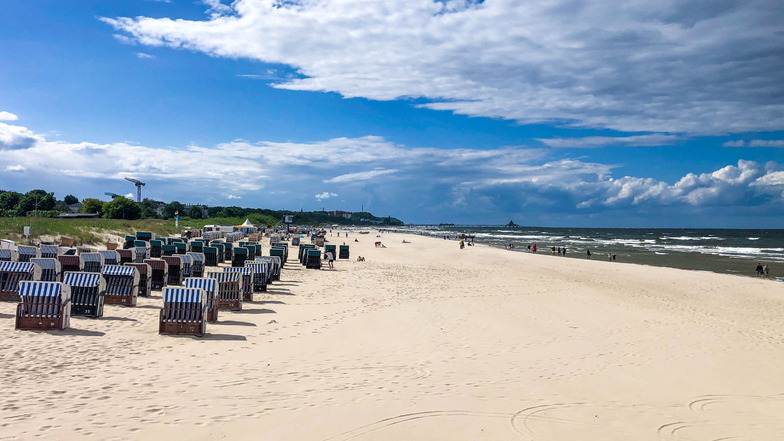Blick auf einen Strand auf Usedom. Vor der Insel sind zwei Urlauber beim Baden ums Leben gekommen.