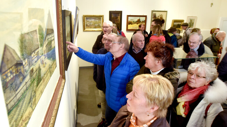 Etwa 120 Besuchern kamen zur Eröffnung in das Damastmuseum.