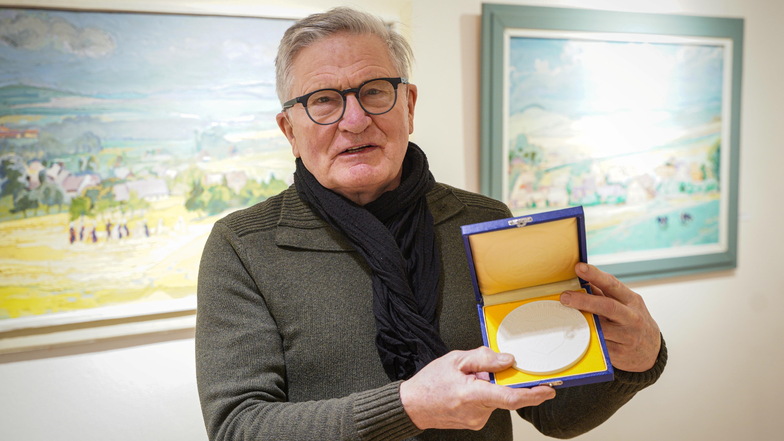 Der promovierte Mediziner Ernst Wirth ist der 46. Preisträger der Bischofswerdaer Ehrenplakette. Gewürdigt wird damit unter anderem sein Wirken zur Förderung der Kunst in der Stadt.