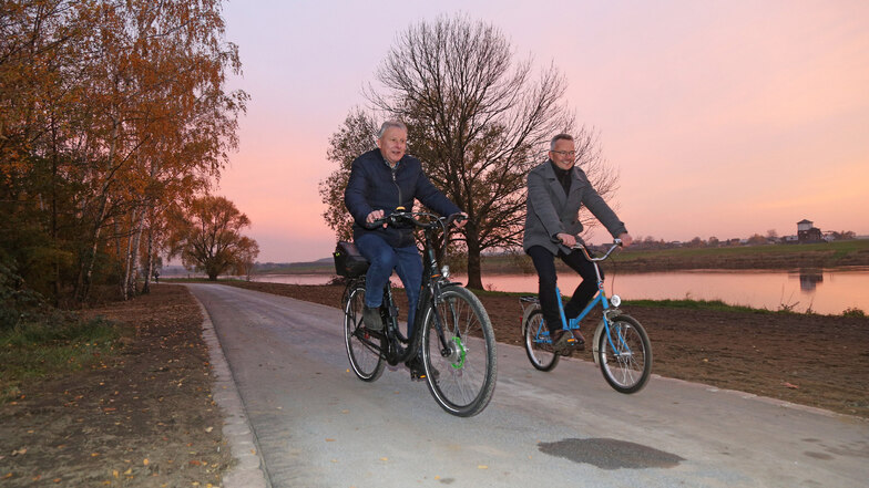 Im vergangenen November konnte der Nünchritzer Bürgermeister Gerd Barthold den neuen Elberadweg bei Leckwitz einweihen. In diesem Jahr wird es weniger solcher Investitionen geben.
