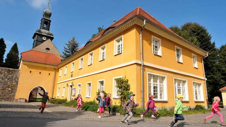 Acht Wählervereinigungen bewerben sich in Schönau-Berzdorf um den Einzug in den Gemeinderat.
