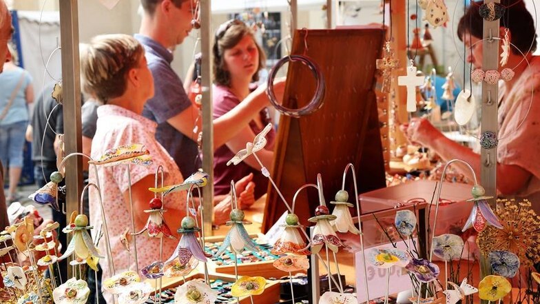 Auf dem Töpfermarkt im Klosterhof gibt es eine ganze Menge Handwerkliches zu entdecken.