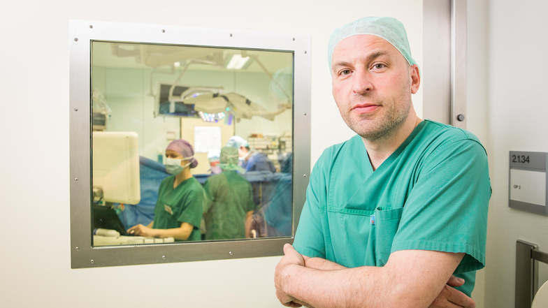 Sems Malte Tugtekin ist Oberarzt am Herzzentrum in Dresden und hat in seiner Laufbahn schon viele Spenderorgane transportiert und sich teilweise damit selbst in Gefahr gebracht.