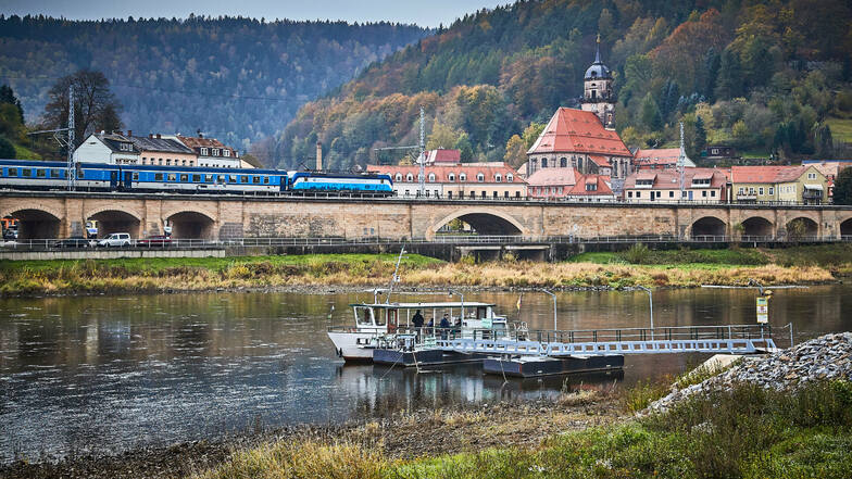 Kostenlos mit Bus, Bahn und Fähre fahren? Touristen, die in Königstein Urlaub machen, können das ab 2021 nutzen.