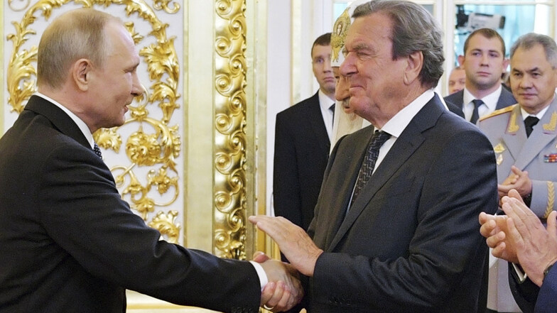 Laut Medienberichten trifft sich Deutschlands Ex-BUndeskanzler Gerhard Schröder (SPD) heute mit dem russischen Machthaber Wladimir Putin.