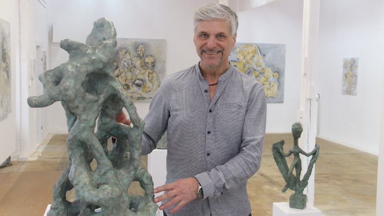 In seiner Ausstellung in der Galerie Flox in Kirschau zeigt Tom Glöß auch Skulpturen aus Beton. Durch einen speziellen Anstrich wirken sie, als seien sie aus Bronze. Zurzeit ist die Schau aber nicht zu besichtigen.