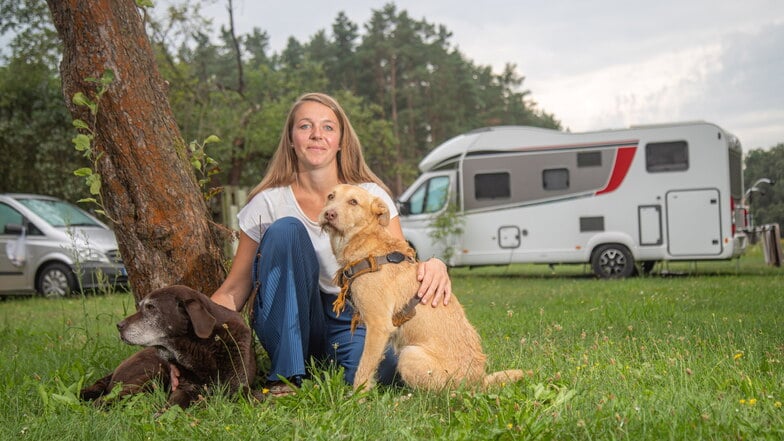 Lisa Kießling  (33) aus Zimpel machte eine Rundreise durch Europa. Die Hunde Olga und Amy waren immer dabei.