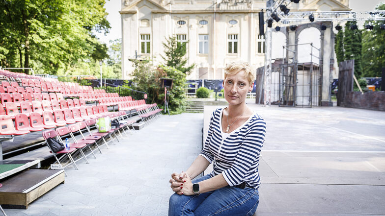 2018 inszenierte Schauspielintendantin Dorotty Szalma die Dreigroschenoper im Görlitzer Stadthallengarten.