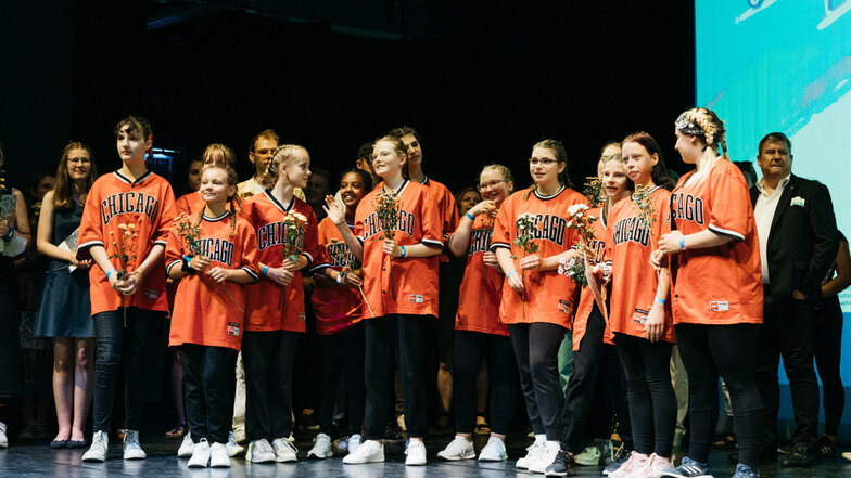 Große Freude bei der Gruppe „Zerotwonine“ („029“) des Jugendclubhauses Ossi Hoyerswerda (Hip Hop Kurs): Den Sonderpreis für eine besondere Gruppenleistung des 13. Wettbewerbs um den sächsischen Jugendkunstpreis erhielt die Gruppe.