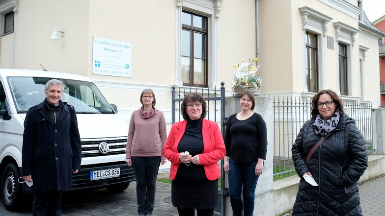 Frank Richter und SPD-Pflegeexpertin Simone Lang trafen sich u.a. mit Geschäftsführerin Mechthild Weber (Mitte) von der Christlichen Sozialstation Meißen zum Erfahrungsaustausch.