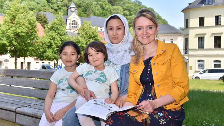 Zarah Ghasemi aus Afghanistan und ihre Kinder fühlen sich in Glashütte wohl. Zu verdanken ist das auch  Bianca Braun, der Integrationskoordinatorin der Stadt.