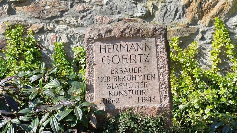 Der Grabstein von Hermann Goertz befindet sich in Glashütte.