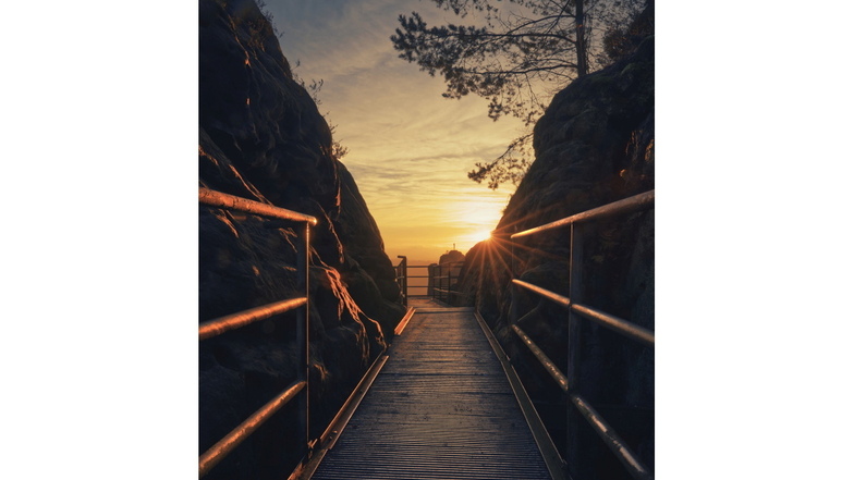 Der Sonnenaufgang an der Bastei ist ein echter Fotoklassiker. Janek Hennig hat sich ebenfalls an dem Motiv probiert und ein mehr als gelungenes Foto gemacht. Diese Aufnahme wollten wir Ihnen nicht vorenthalten, auch wenn sie nicht unter den Preisträgern i