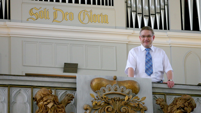 Kirchenmusikdirektor Michael Pöche lädt 19 Uhr zur Orgelführung in die Klosterkirche St. Annen ein.